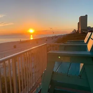 Couples Getaway, Honeymoon Sweet, Perfectly Cozy Front With Kitchen, Pool, Free Parking,check-in At Door , Panama City Beach United States